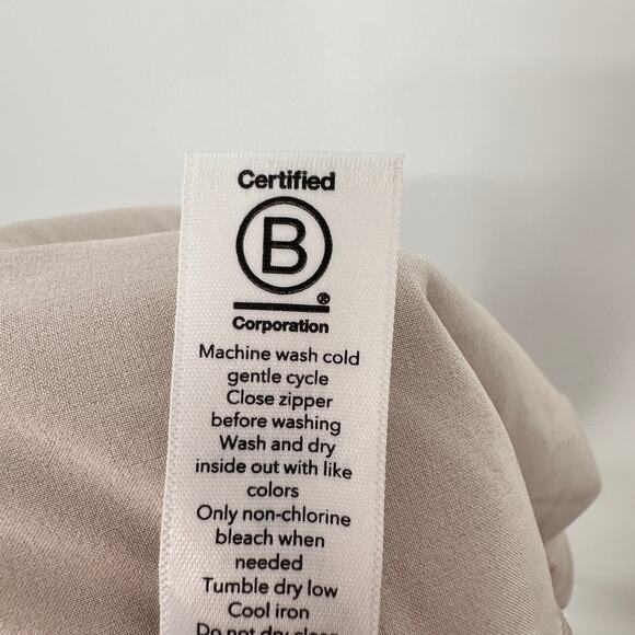 ATHLETA NWT Skyline Tie Waist Paperbag Shorts in Khaki // 20 - Picture 14 of 14